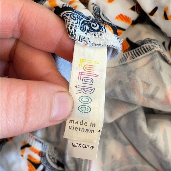 TC NWOT LuLaRoe Leggings G04 4878 - Picture 3 of 3